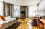 Copyright: Karl Gabor Family room